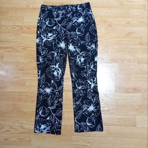 White House Black Market Cropped Flare Pants. EUC. Size 00.